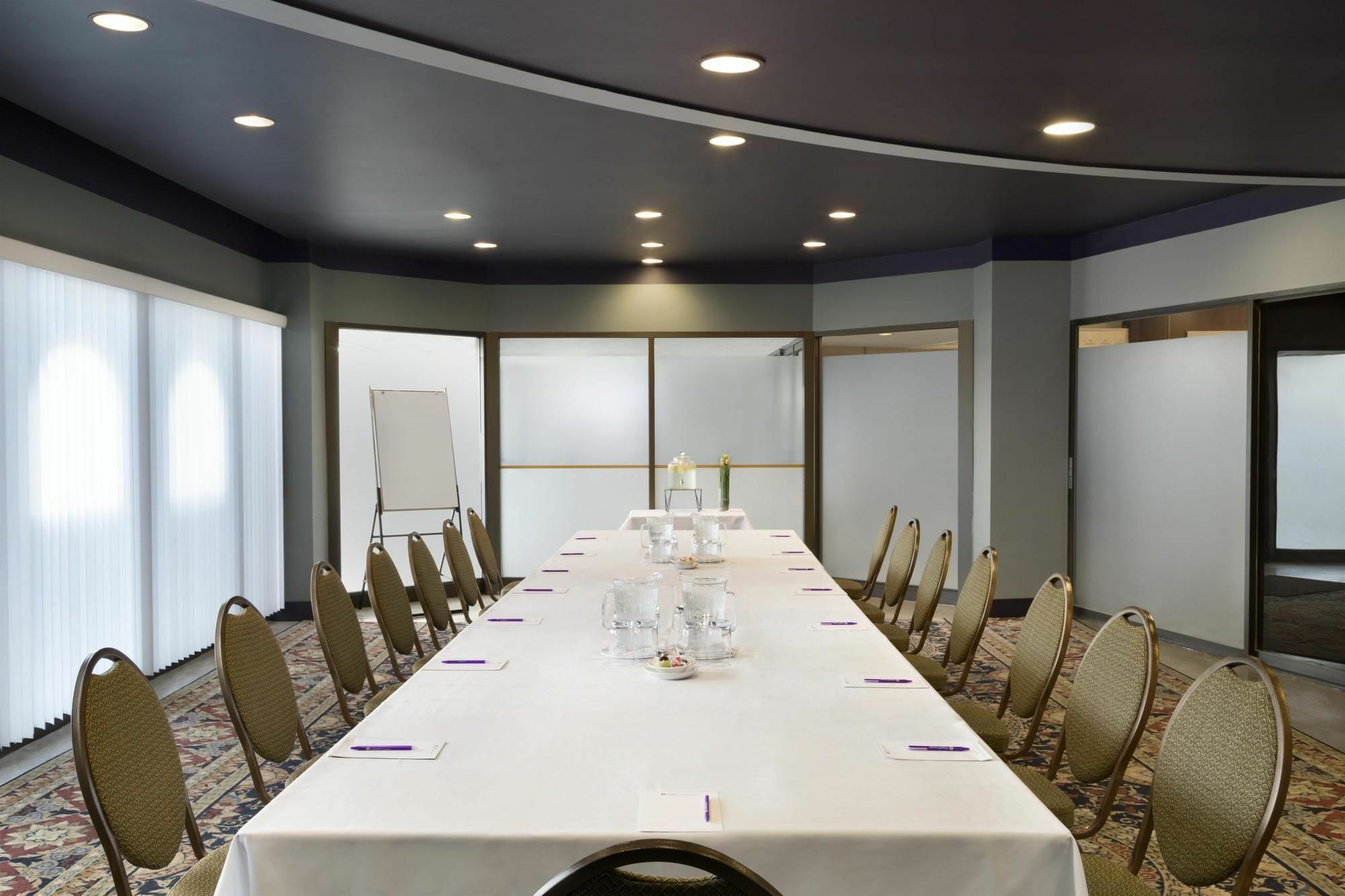 Coast Prince George Hotel By Apa מראה חיצוני תמונה